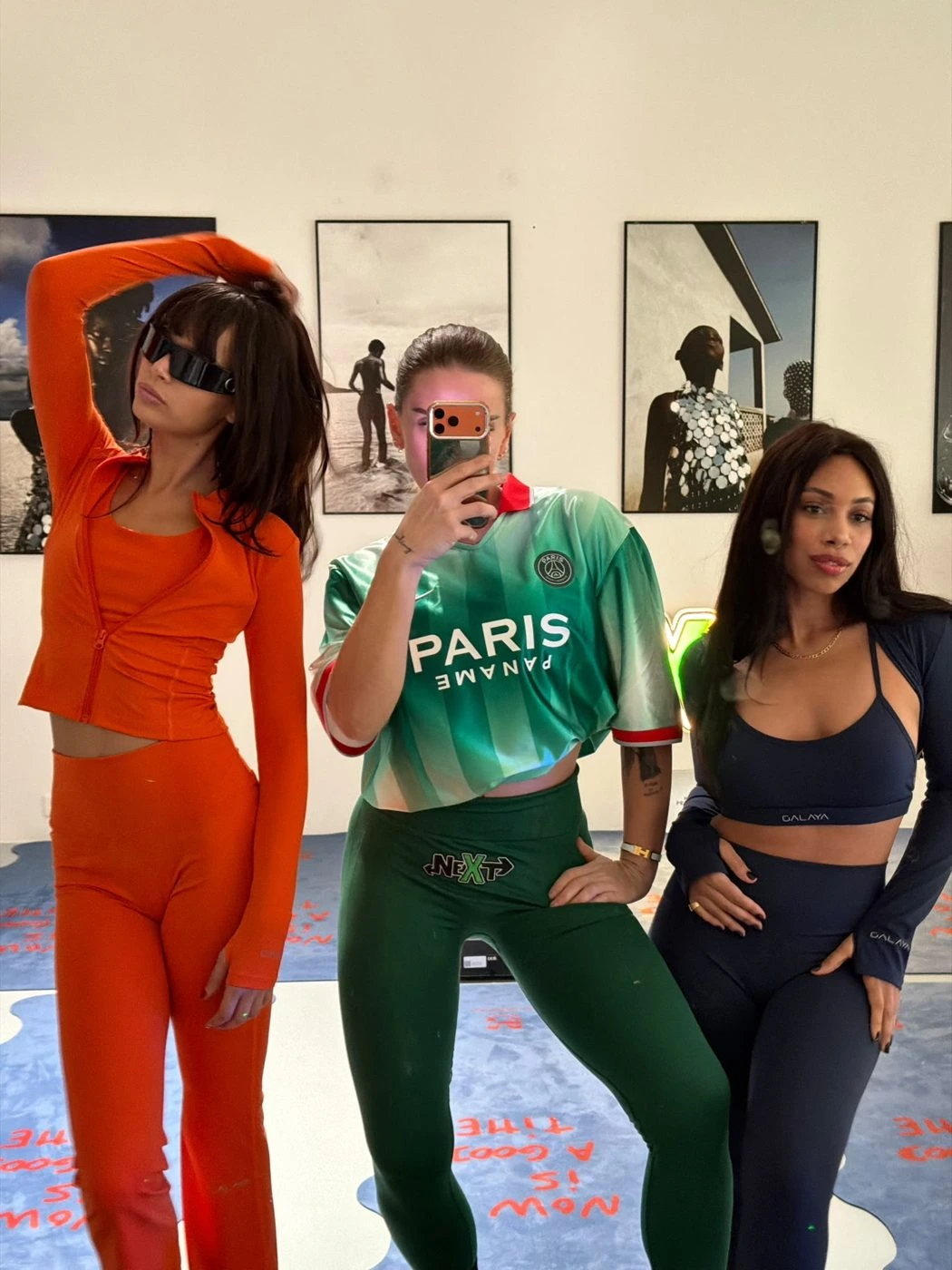 Trois participantes dans la salle de treadmill NEXT